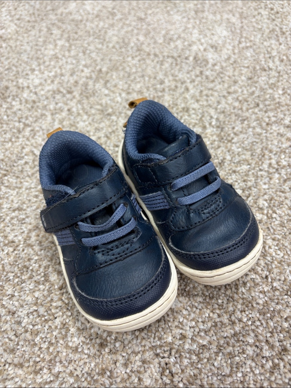 Stride rite Alec tennis shoes size 4
